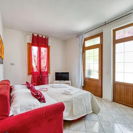 Guesthost - Comfy 200 Mt From The Lake! *