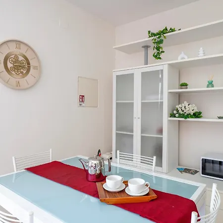 Guesthost - Comfy 200 Mt From The Lake! *